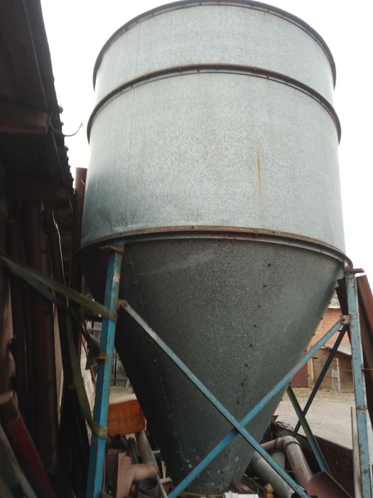 Silos około 5t pojemności