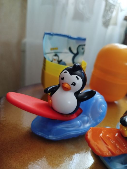 Продам   іграшки Кіндер максі пінгвін