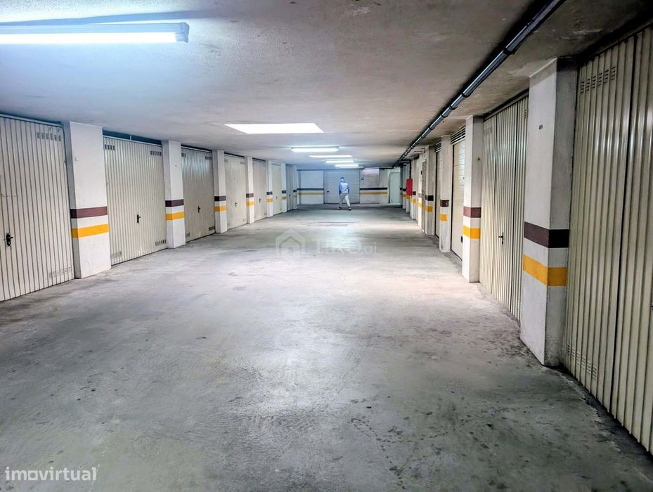 Garagem/Armazém 63 m² – Espaçosa, versátil e rara em Camarate
