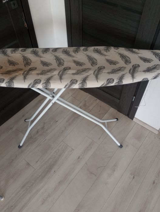 Deska do prasowania ubrań z regulacją