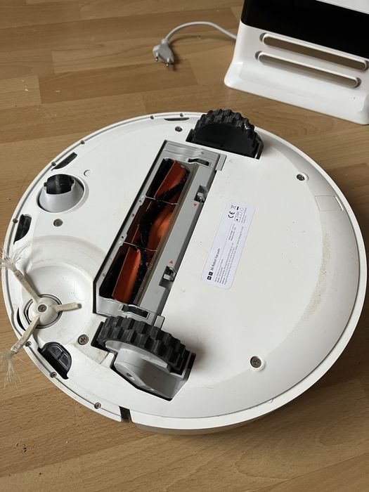 Робот пилосос пилосмок Xiaomi.