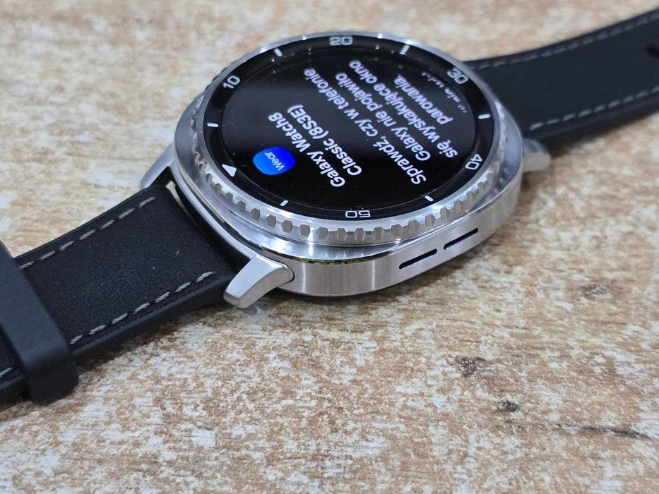 Smartwatch Samsung GALAXY WATCH 8 Classic Ładowarka
