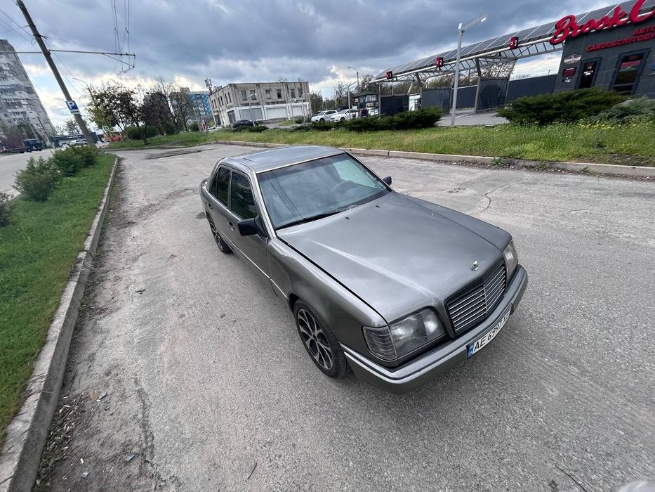Mercedes-Benz W124 300e
