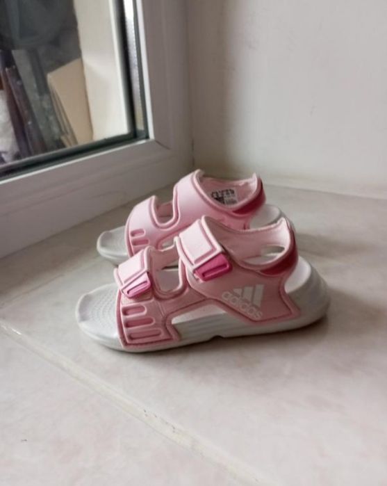 Сандалі босоніжки  Adidas  Altaswim Made in Indonesia  UK  6   EUR  23
