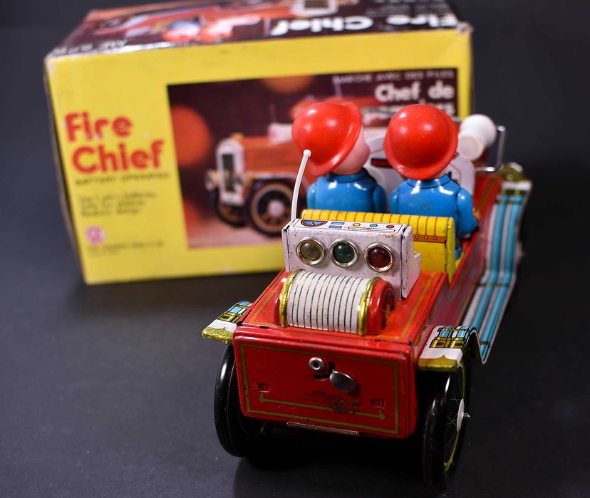 Metalowy Samochodzik Fire Chief VTG Tin Fire Truck