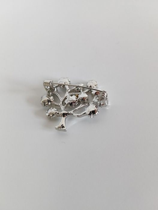 Broszka drzewo kolor srebrny