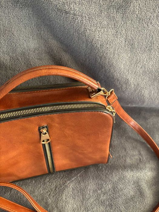 Damska torebka-kuferek