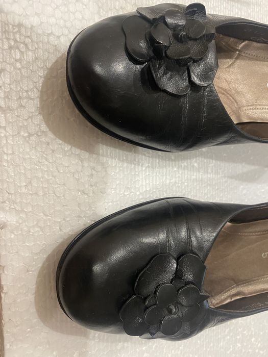 Продам босоножки 2 пары