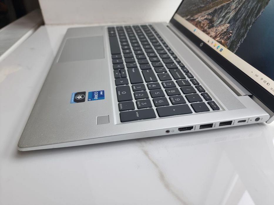 HP ProBook 450 G8 / Core i7-1165G7  / 8gb / 256gb