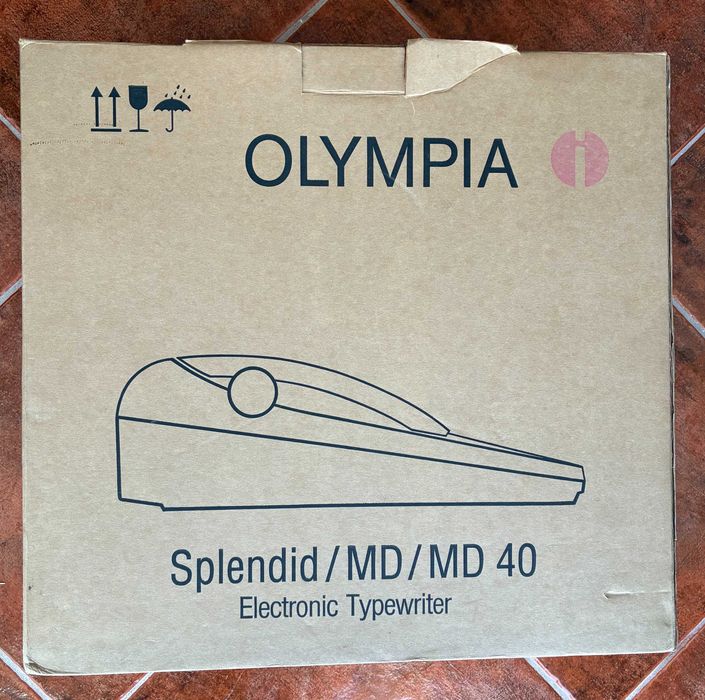 Máquina de escrever elétrica Olympia Splendid
