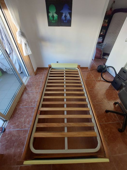 Cama de solteiro com gavetão por baixo + colchão viscoelástico próprio