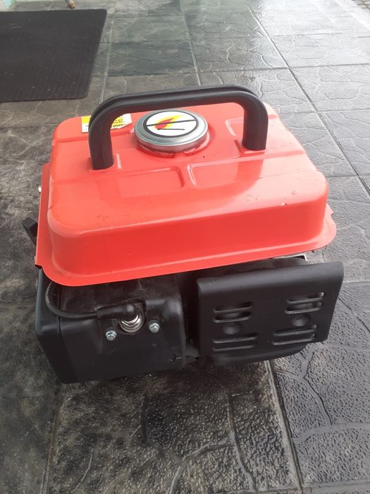 Бензиновий генератор