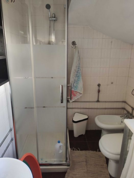 Aluga-se quarto para estudante