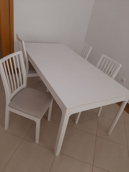 Ultima Rebaixa*Mesa branca extensível + 4 cadeiras
