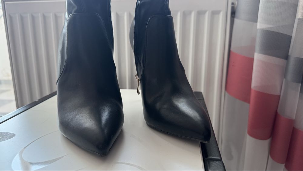 Ботильйони на шпильці в ідеальному  стані