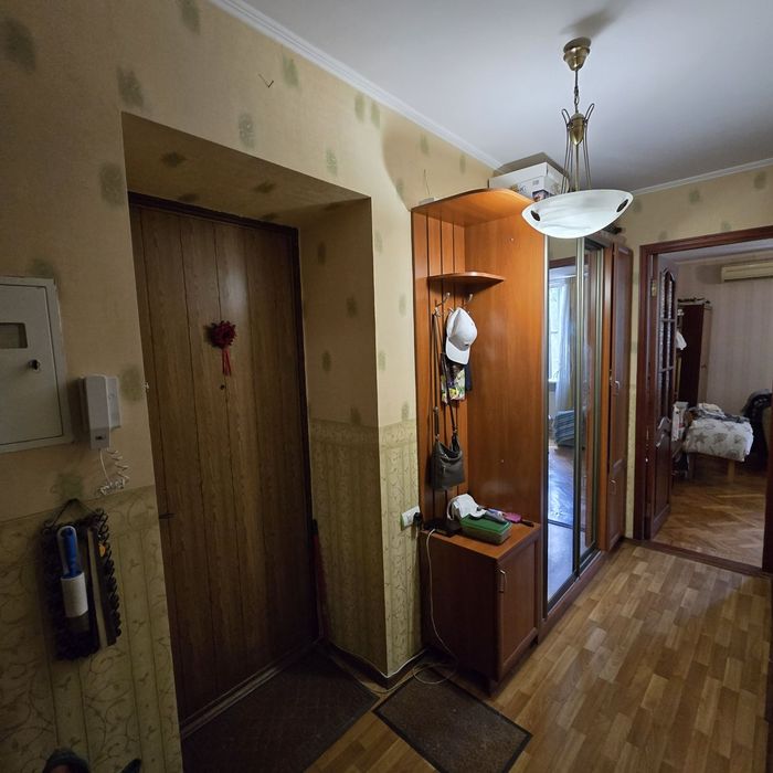 Продаю 2 кім квартиру Молодогвардійська  - проспект Богоявленский , " сталінка ",  Двоконтурний газовий котел