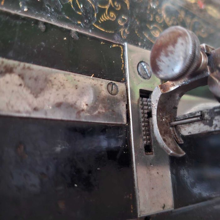 Швейная машина Зингер