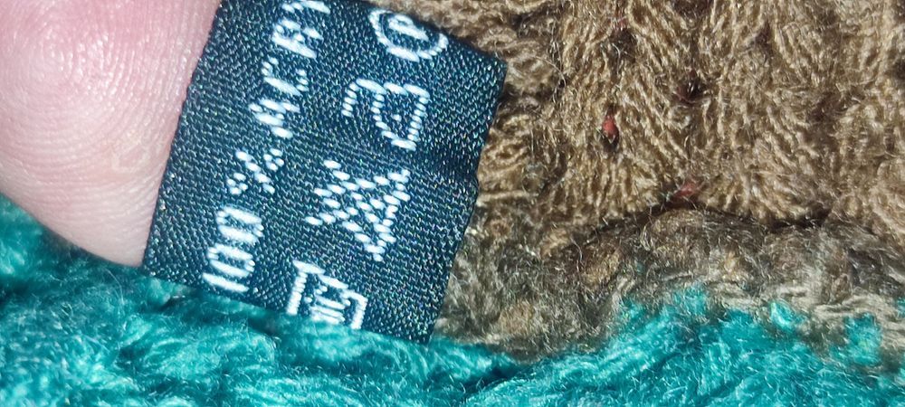 Ładny Nowy Komin 100 % Acrylit