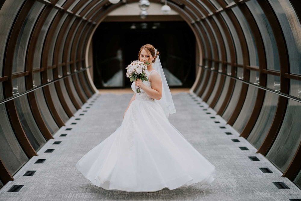 Продам весільну сукню