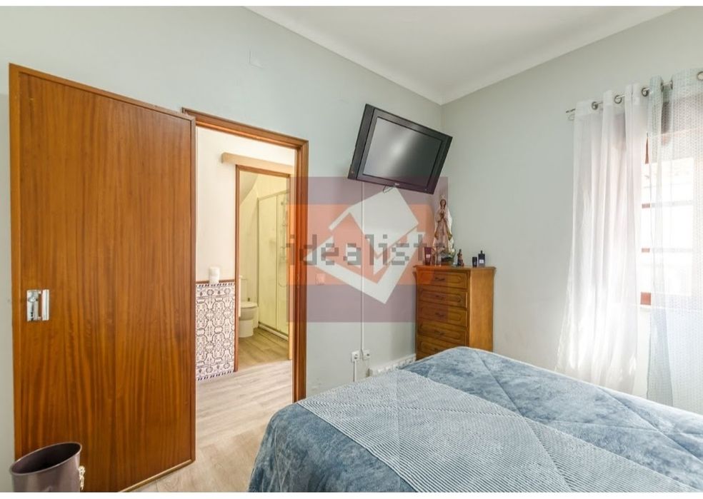 2 Quartos em Moradia Duplex com Logradouro junto ao Metro de Odivelas