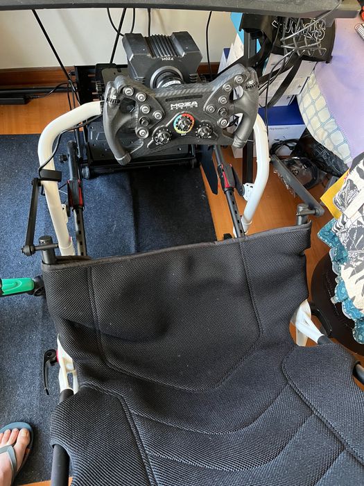 Playseat F1 Edition + Moza R5 Bundle com volante KS