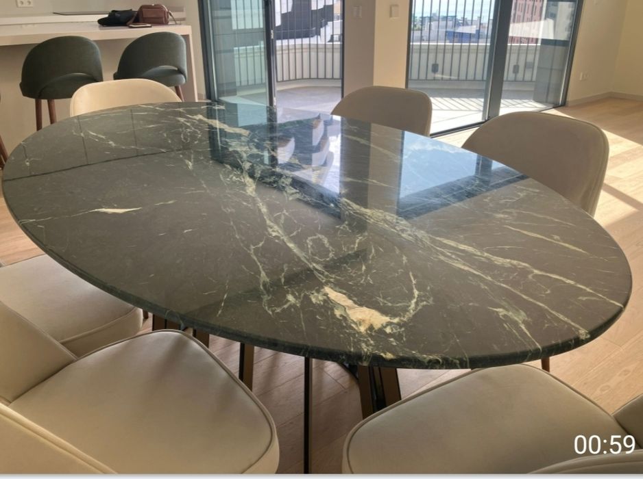 Mesa de jantar e seis  cadeiras da Laskasas