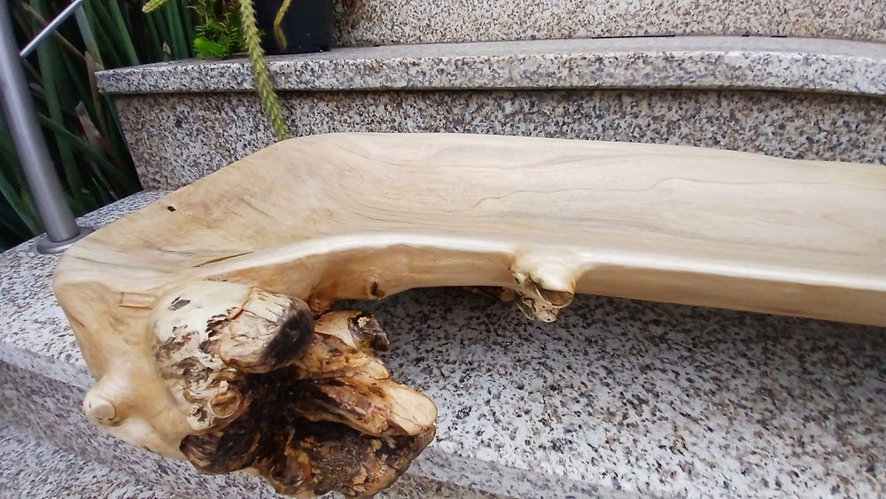 Fruteira,  centro de mesa  esculpida em tronco de laranjeira