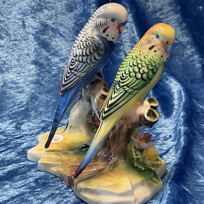 Aves casal em tronco base porcelana pintura manual 15 cm