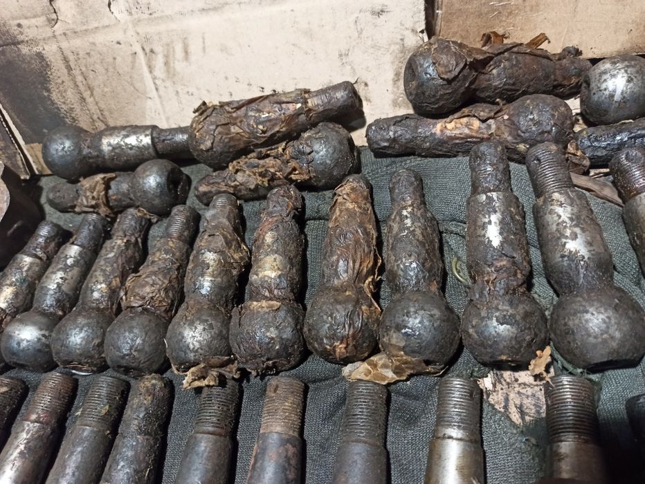 Пальці , сухарі і наконечники рульових тяг ЗІЛ ГАЗ УАЗ МАЗ КРАЗ КАМАЗ