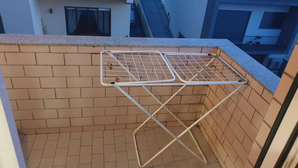 Quarto com varanda e TV
