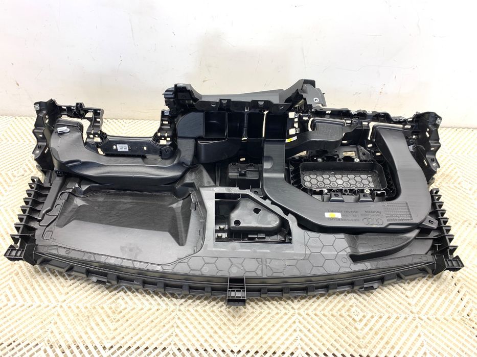 KOKPIT AUDI Q4 89B857001 SUV KONSOLA DESKA ROZDZIELCZA, PANEL