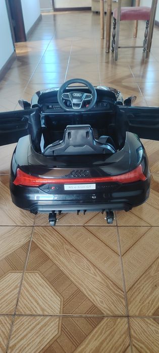 Vendo carro de criança a bateria comando como novo