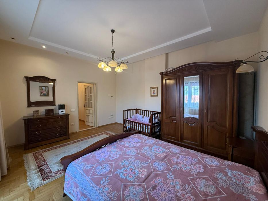 Продаж будинку Левандівка  поруч з озером та парком