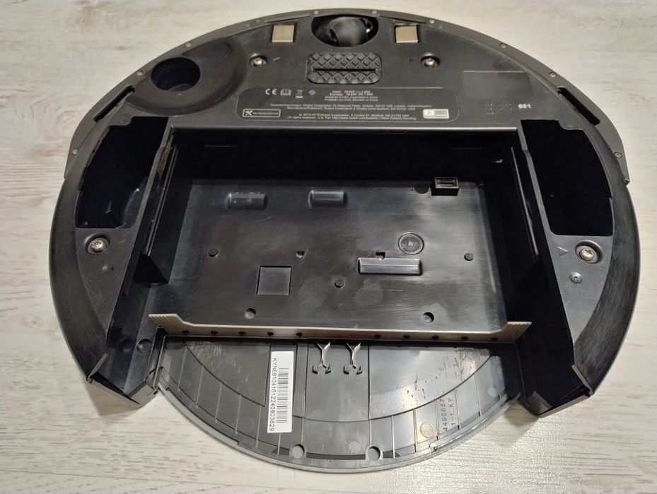 Sprawna płyta główna z obudową i zderzakiem Irobot Roomba 681