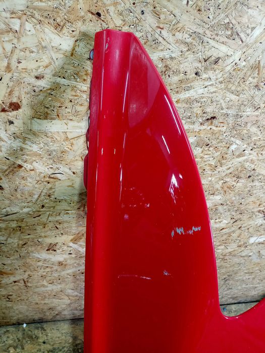 Volvo S40 V50 błotnik prawy przód przedni kolor czerwony oryginał