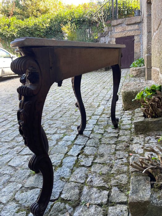 Credência antiga com tampo mármore rosa