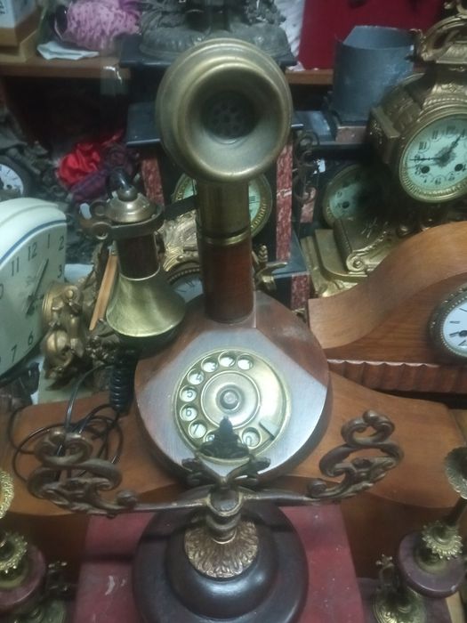 Telefones doutra era. A funcionar,ou decoração.