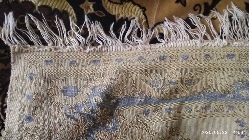 Продам одеяло, комплект постельного белья и велюровое покрывало.