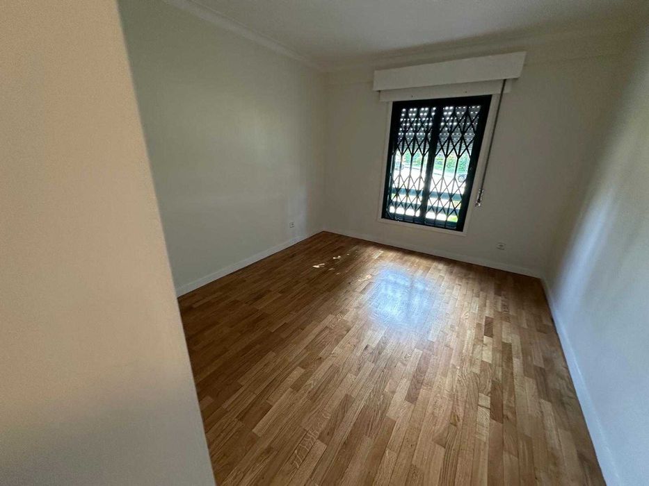 Arrenda-se T2 remodelado c/ garagem Sra da Hora junto ao metro