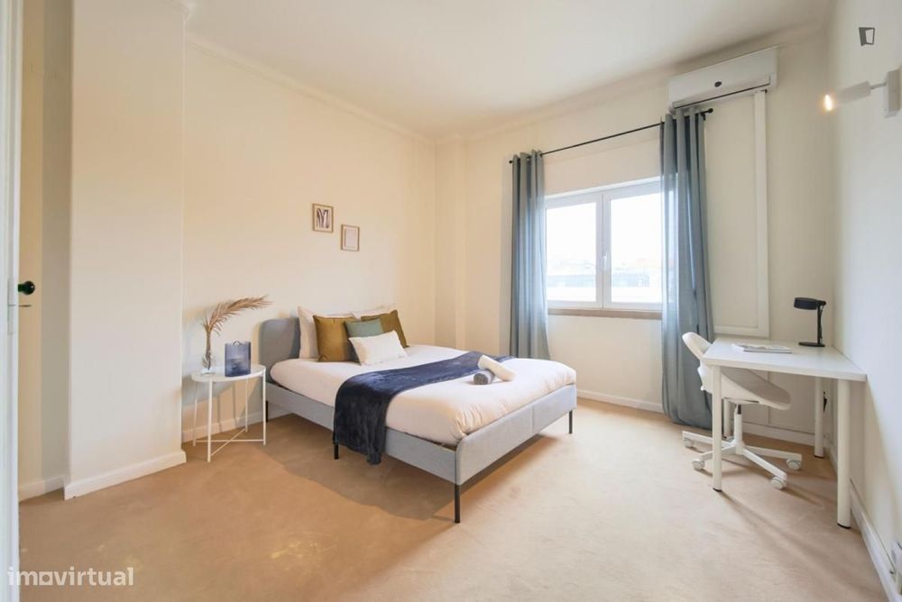 Quarto - localizado em Telheiras Lisbon