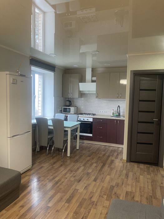 Подобова оренда  Двухкомнатная квартира в центре. 95 квартал