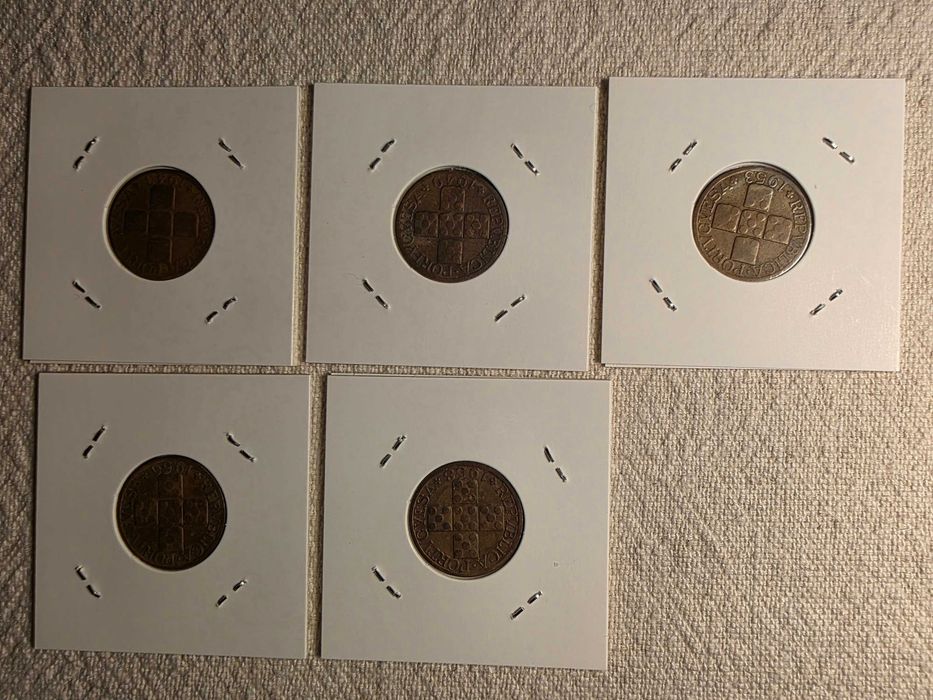 5 moedas de XX centavos de diversas datas