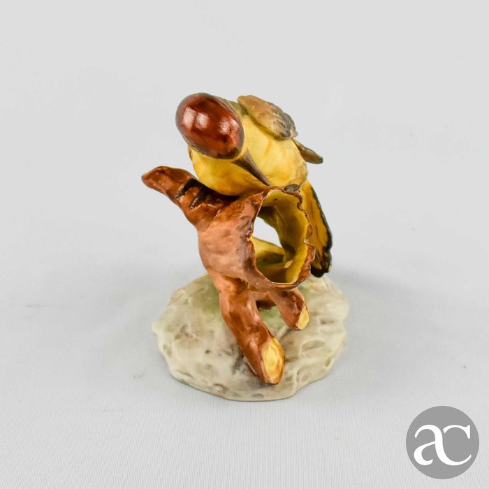 Grupo escultórico de Pássaro em biscuit Ortilia