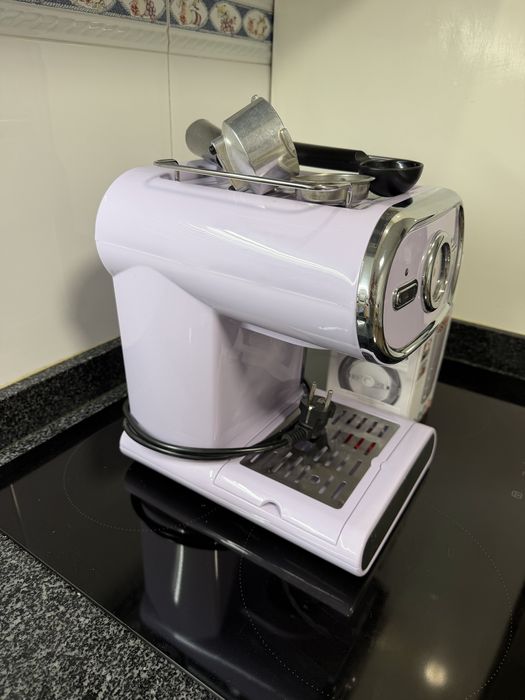 Maquina cafe e moinho