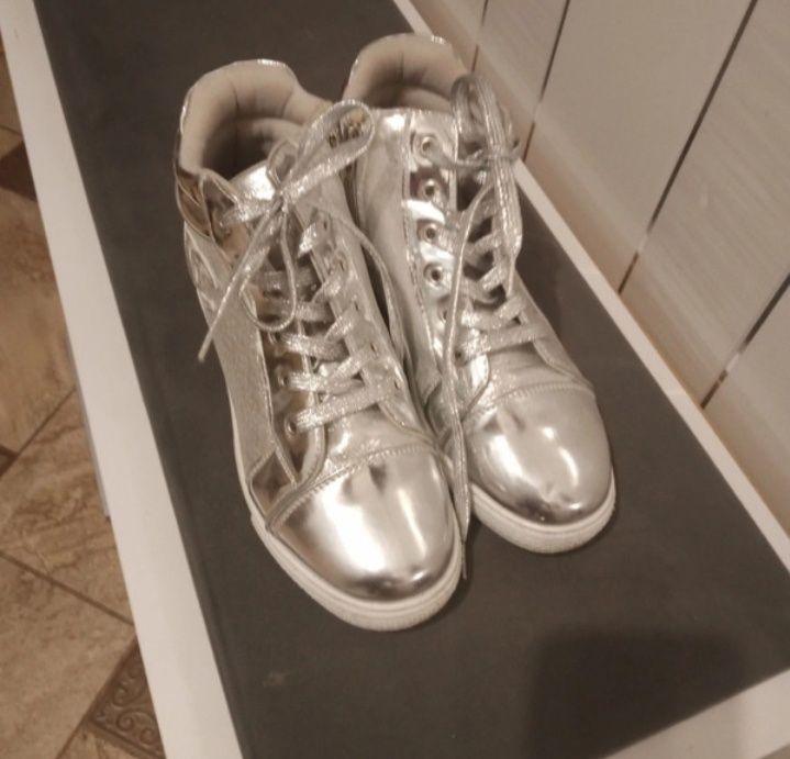 Buty srebrne sportowe CC
