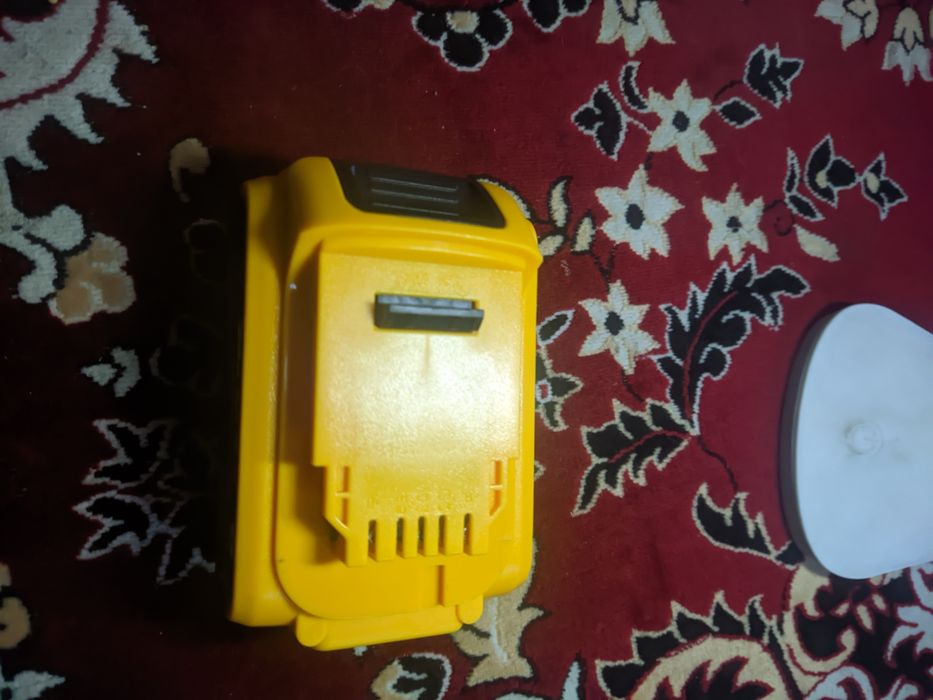 Акумуляторна батарея DCB200 20V/8Ah для бездротового електроінструмент