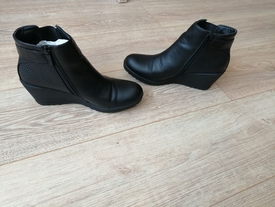 Buty na koturnie botki czarne r 39