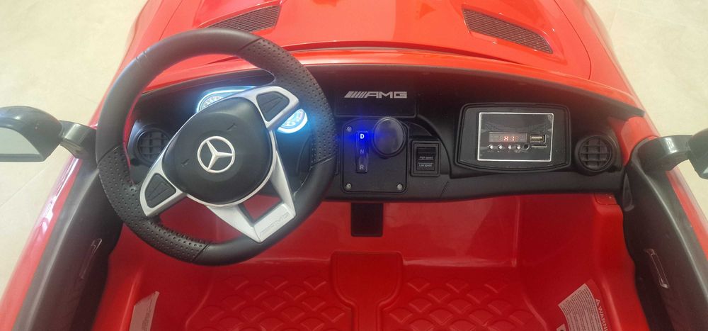 Carro Elétrico Mercedes AMG GTR XL 24V Bateria c/ Comando - Vermelho