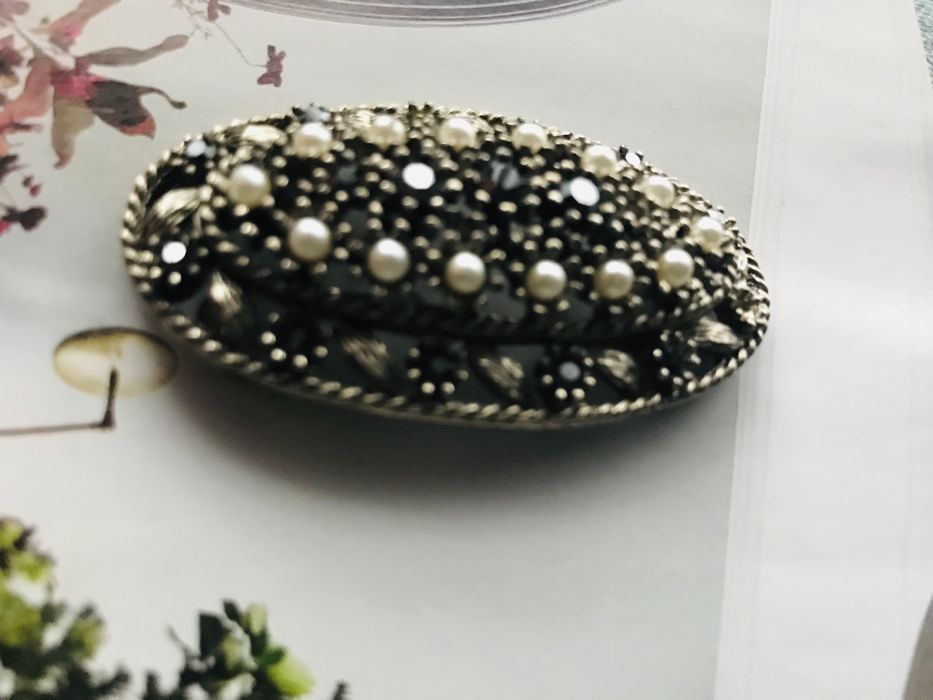 Broszka vintage statodawna ovalna