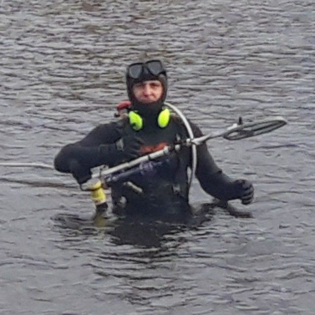 Водолаз Киев, Срочный выезд. Поиск металлоискателем ювелирных украшени